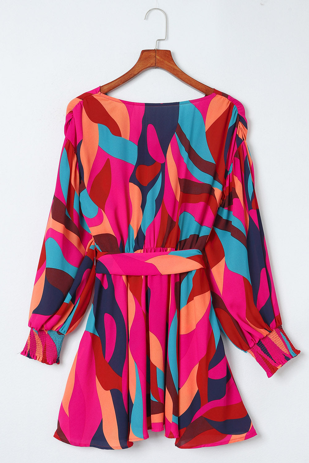 Robe mini rouge feu à imprimé abstrait, ceinturée et à manches bouffantes