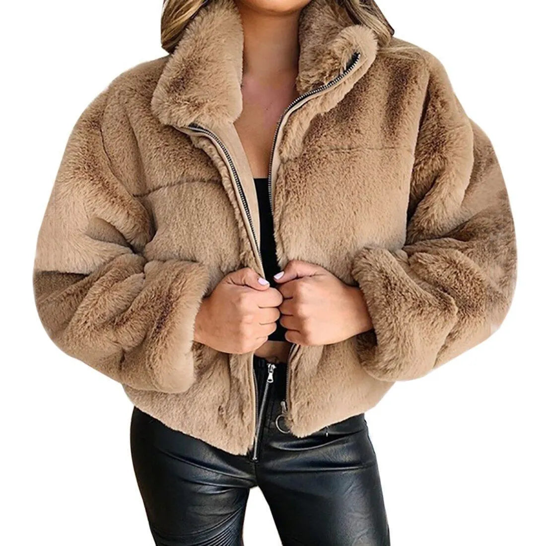 Veste chaude à fermeture éclair et doublure en fourrure pour femmes.