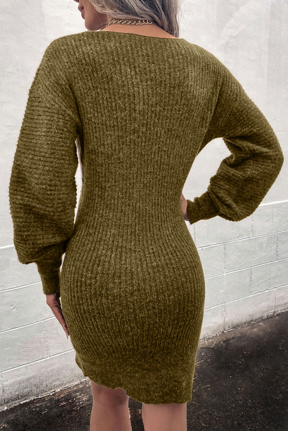 Robe pull moulante à col en V vert