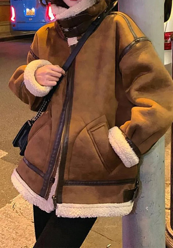 une veste en laine d'agneau et en daim pour femme,avec une doublure en doux velours d'agneau.