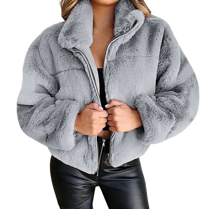 Veste chaude à fermeture éclair et doublure en fourrure pour femmes.