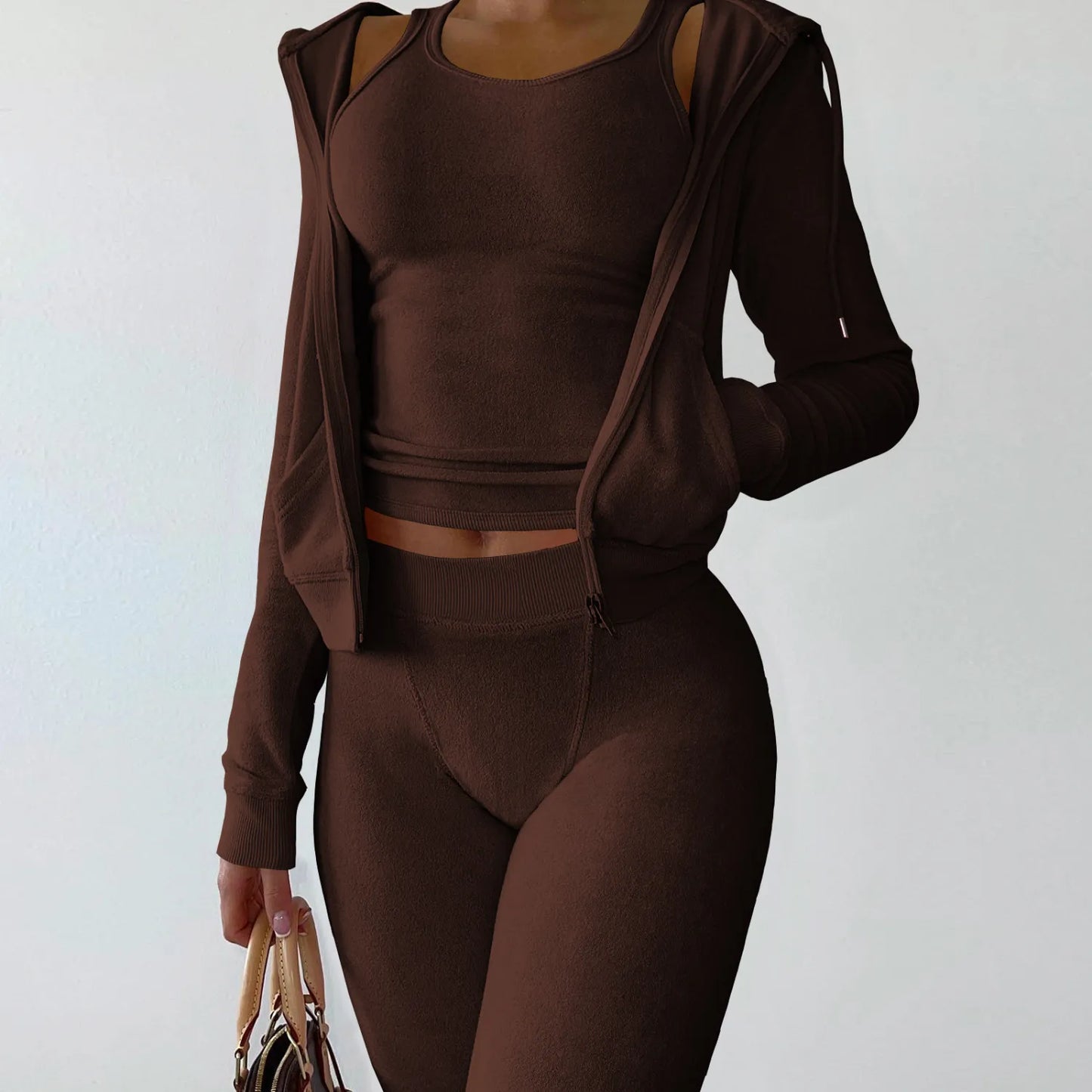 Ensemble trois pièces avec gilet à capuche