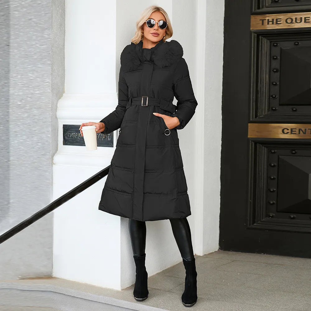 Manteau d'hiver long et ajusté avec col en fourrure et élégant contraste de couleurs pour femmes