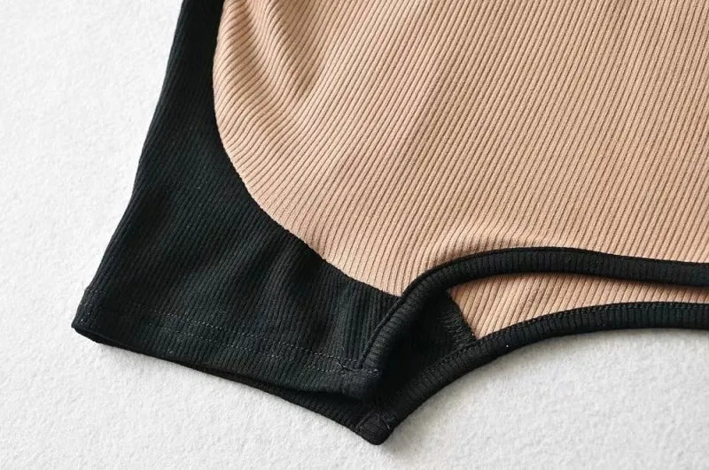 Top Court Ajusté en Côtelé pour Femme - Épaule Dénudée, Couleur Contrastante, Manches Courtes Sexy