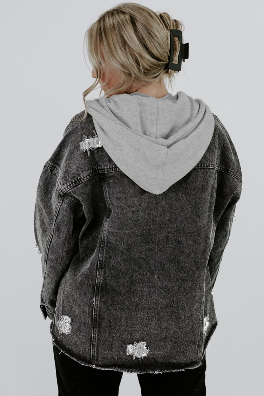 Veste en jean noir à capuche à cordon de serrage et bordures effilochées