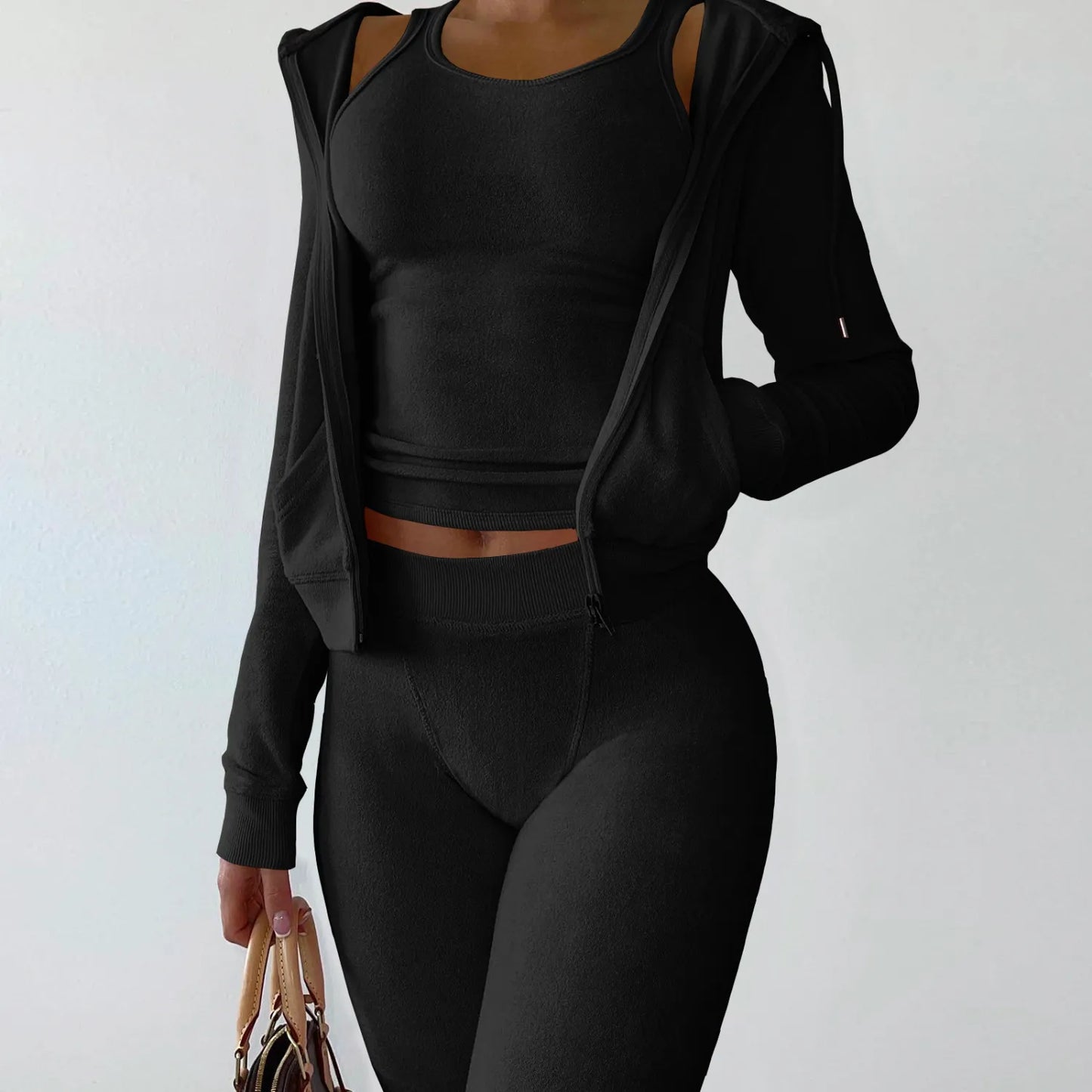 Ensemble trois pièces avec gilet à capuche