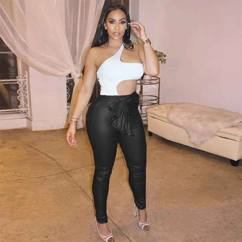Pantalon décontracté en simili cuir pour femme avec ceinture extensible.