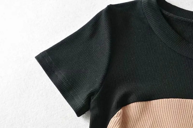 Top Court Ajusté en Côtelé pour Femme - Épaule Dénudée, Couleur Contrastante, Manches Courtes Sexy