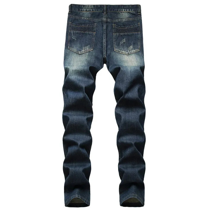 Jeans déchiré à la mode : L'Élégance du Rebelle