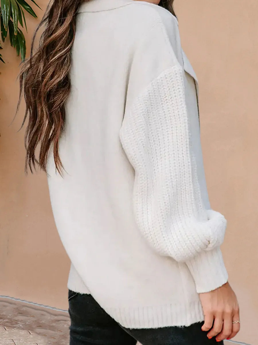 Cardigan unicolore à col en revers et manches longues en tricot.