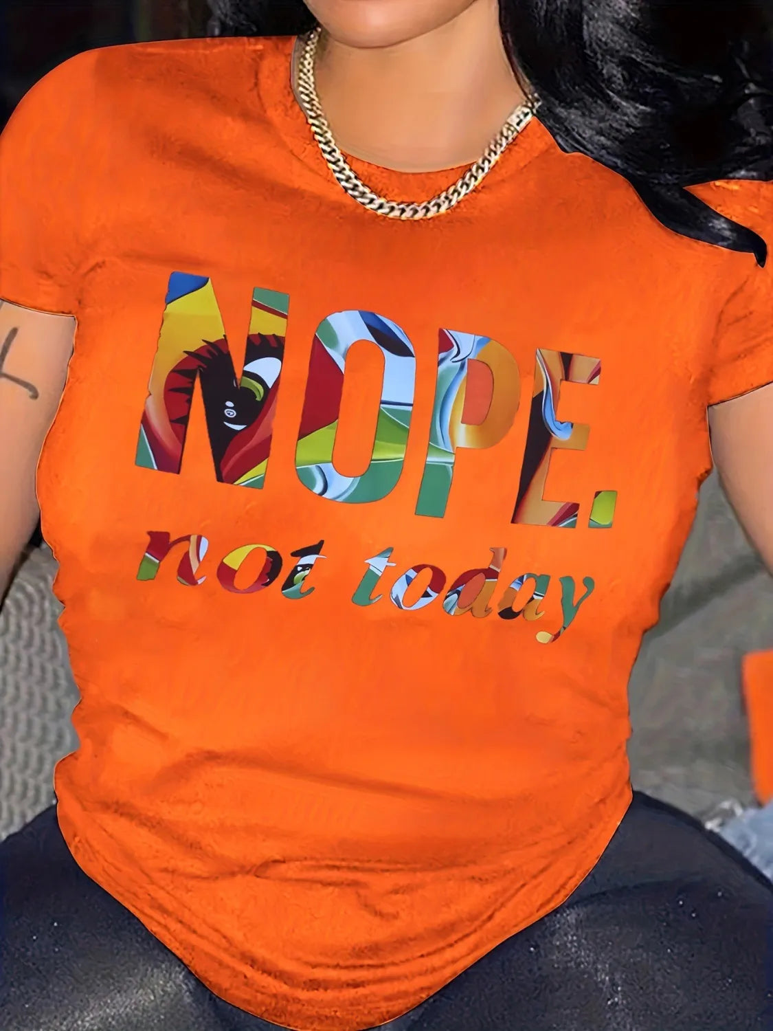 T-shirt à col rond et manches courtes pour femmes avec impression de lettres