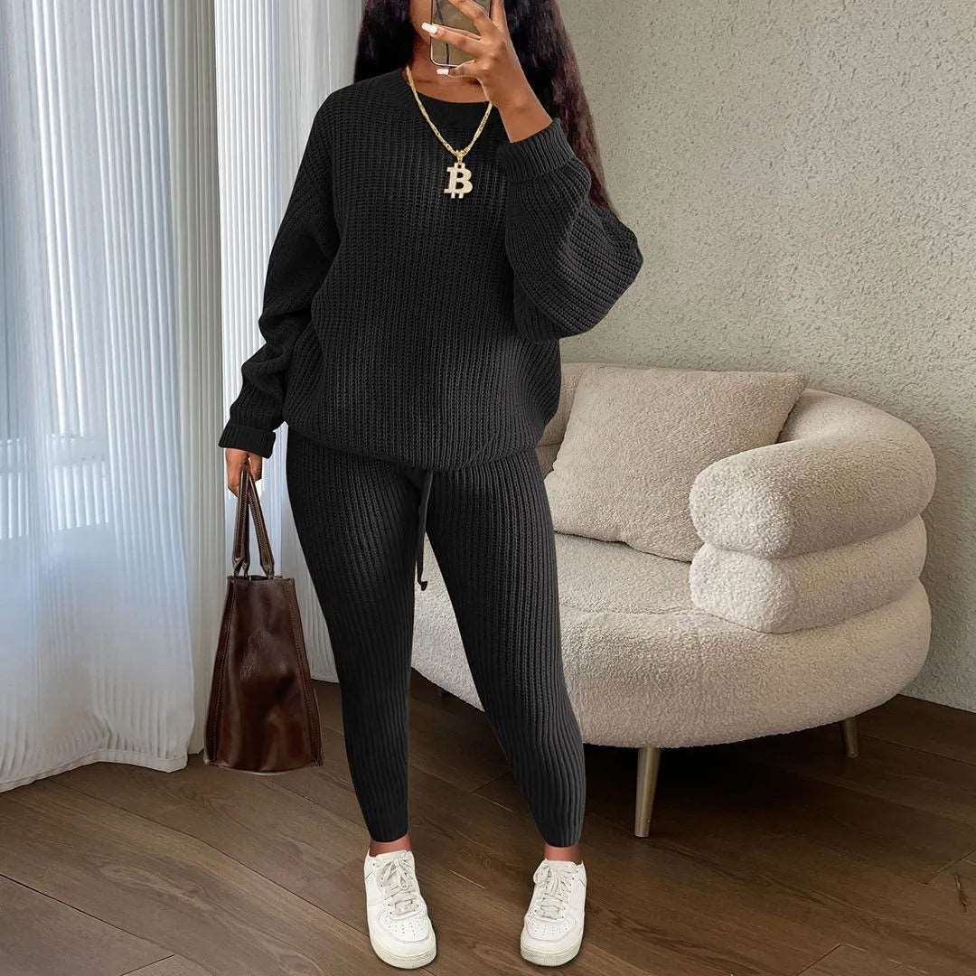 Ensemble époustouflant à deux pièces, composé d'un haut en tricot décontracté et d'un pantalon.