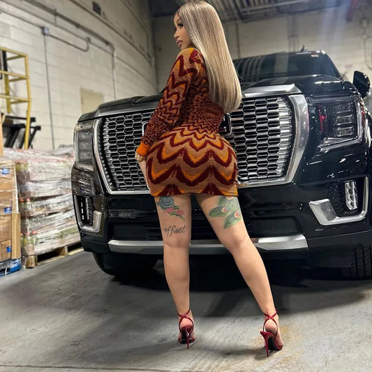 Élégance Automnale : Robe Moulante en Tricot avec Couleurs Contrastantes