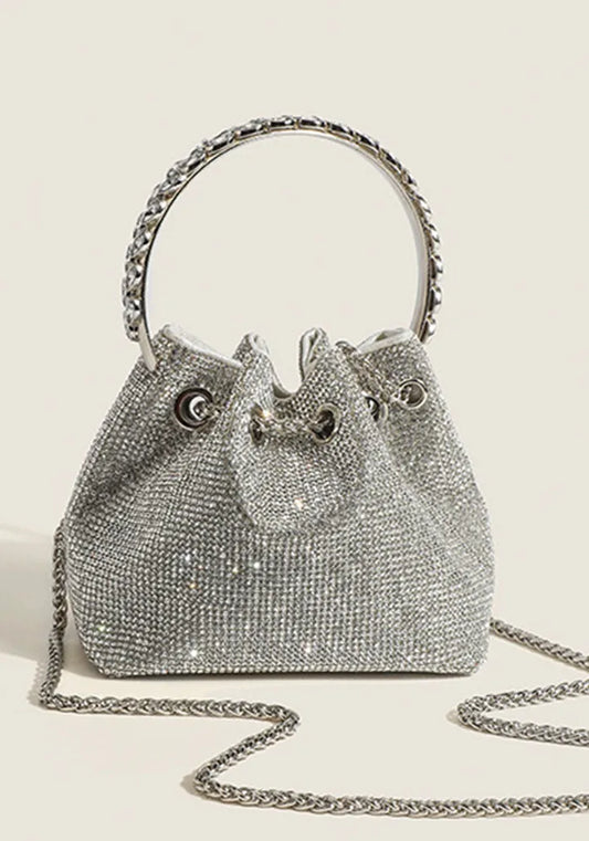 Sac seau entièrement orné de diamants