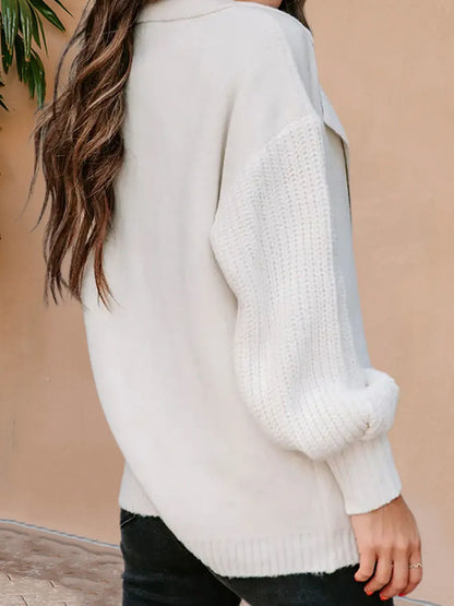 Cardigan unicolore à col en revers et manches longues en tricot.